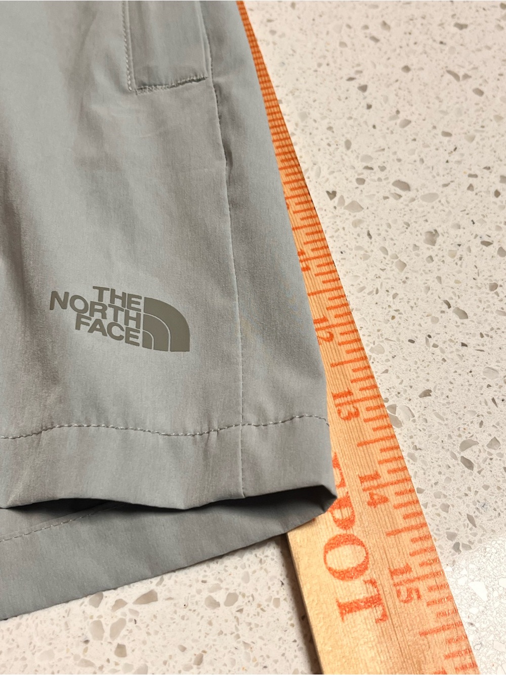 The North Face Women's Skort in Light Gray with Cargo Pocket - Picture 11 of 12